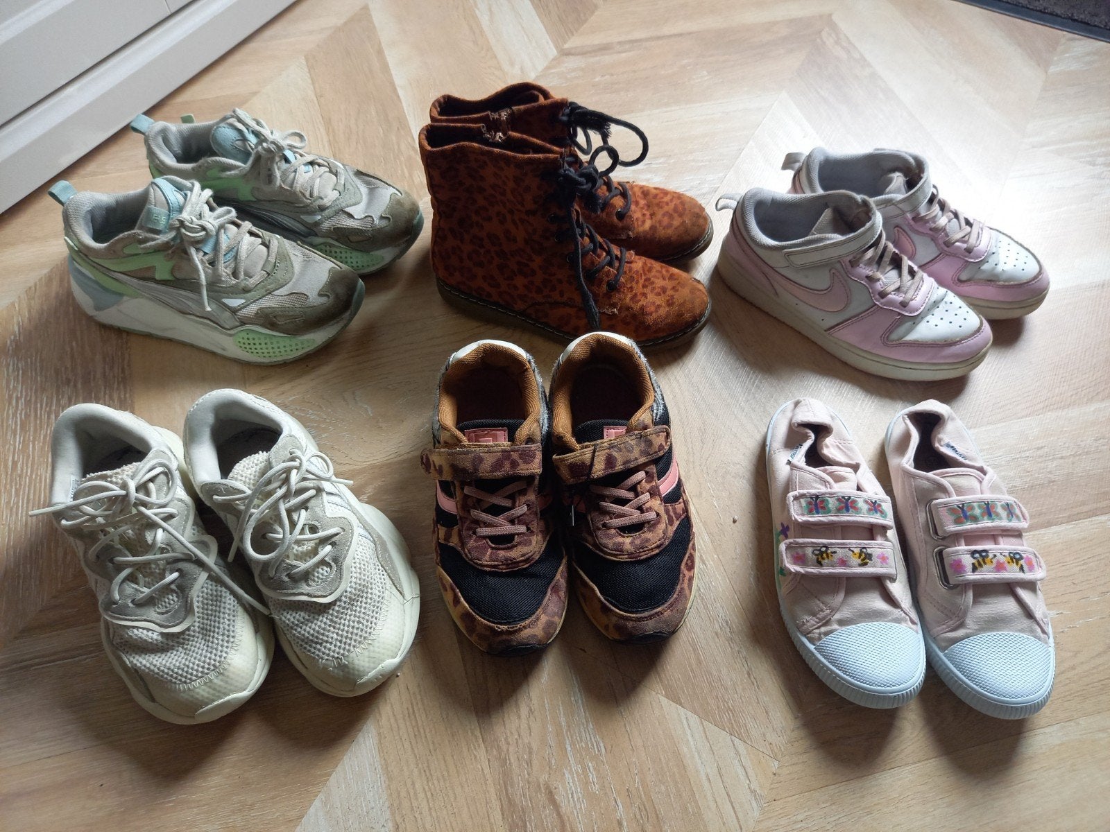 schoenen kind maat 34 35 36, Kleding | Dames, Overige typen, Ophalen of Verzenden, Gedragen, Overige kleuren