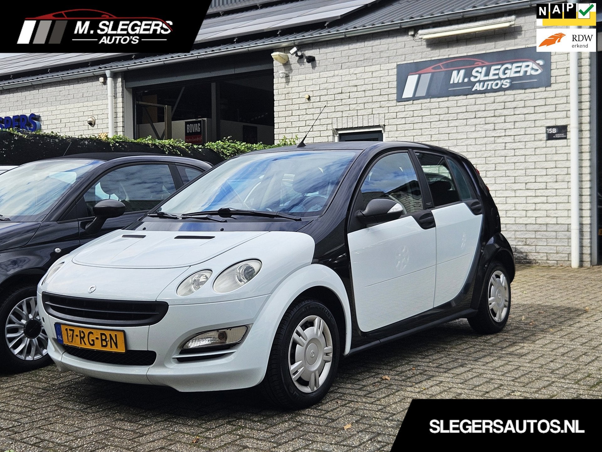 Smart Forfour 1.1 pure exclusive*Airco*Historie*Rijklaar, Auto's, Voorwielaandrijving, Elektrische ramen, Zwart, Origineel Nederlands