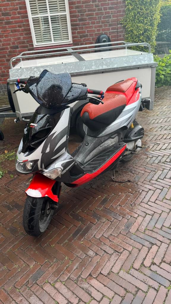 Aprilia sr, Fietsen en Brommers, Scooters | Aprilia, Zo goed als nieuw, SR 50, Benzine, Ophalen