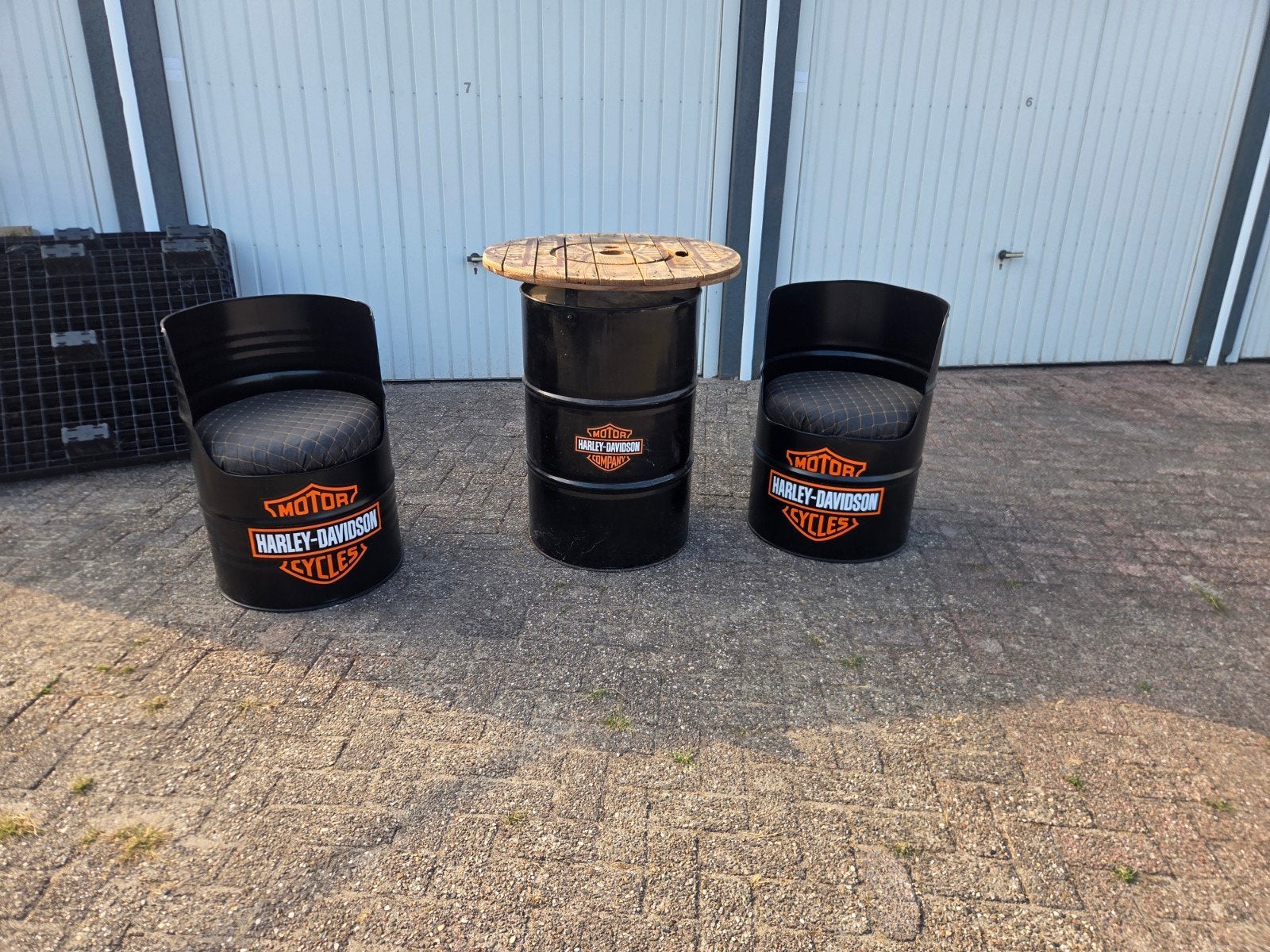 Harley-Davidson Barrel Stoelen en Tafel Set, Ophalen, Gebruikt, Twee, Zwart
