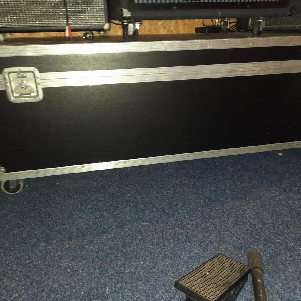 Flightcase met de en lampen set par 56, Ophalen, Gebruikt, Overige instrumenten, Flightcase