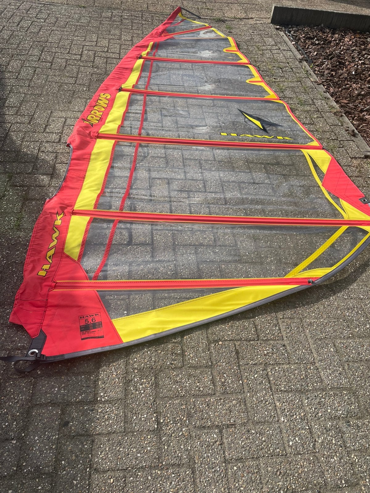 Arrows hawk 5,6, Watersport en Boten, Windsurfen, Ophalen, Met draagtas, 5 tot 6.5 m², Zo goed als nieuw
