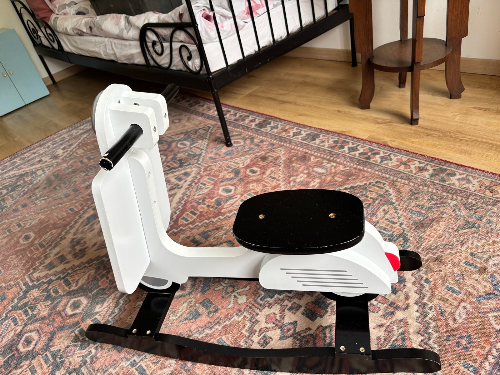 Houten Schommel Scooter - Wit/Zwart met houten kinderwagen, Ophalen of Verzenden, Zo goed als nieuw, Jongen of Meisje