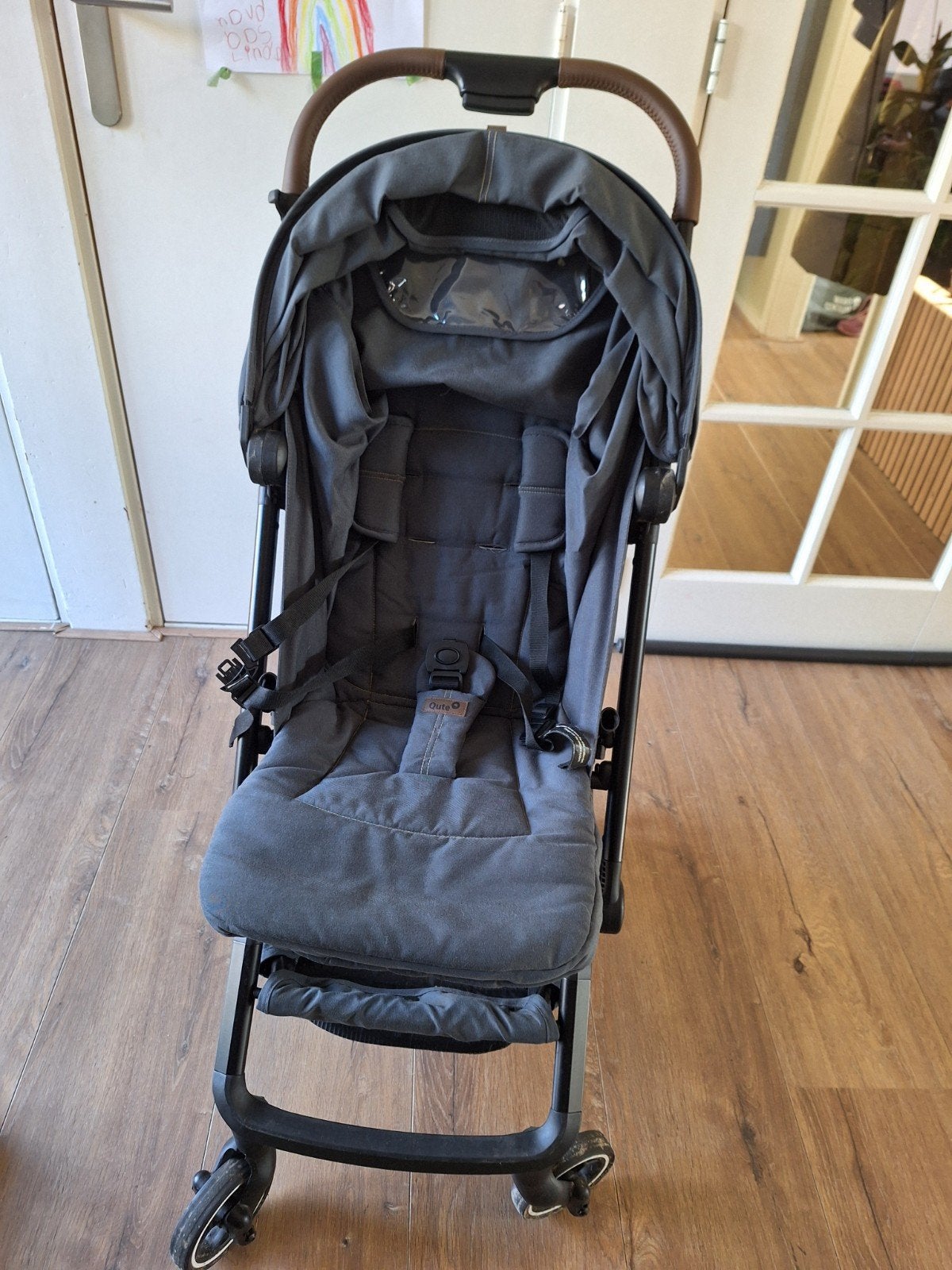 Compacte en opvouwbare kinderwagen - Qute, Ophalen, Zo goed als nieuw, Verstelbare rugleuning