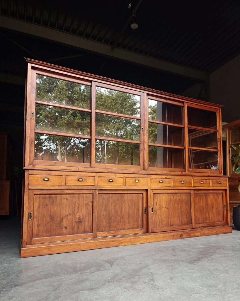 Antieke teak winkelkast | 308cm brede servieskast #9507, Antiek en Kunst, Ophalen of Verzenden