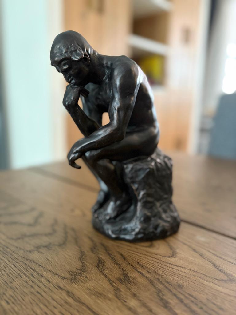 Beeld 'De Denker' van Rodin - 24,5 cm hoog, Ophalen, Steen of Keramiek, Beeld, Man