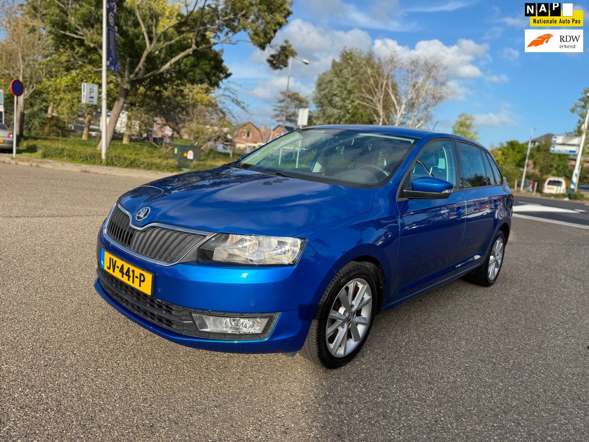Skoda Rapid Spaceback 1.2 TSI Greentech JOY / airco / navi /, Auto's, Dealer onderhouden, Gebruikt, Euro 6, Blauw