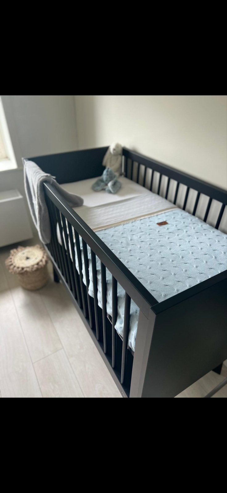 Zwart ledikant en commode voor babykamer, Ophalen, 70 tot 85 cm, 140 tot 160 cm, Zo goed als nieuw