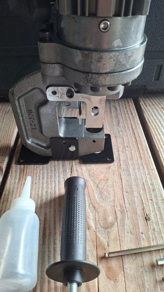 Amazto LZ-22U Ponsmachine ponsapparaat 230v., ,, Nieuw, Ophalen of Verzenden, ,