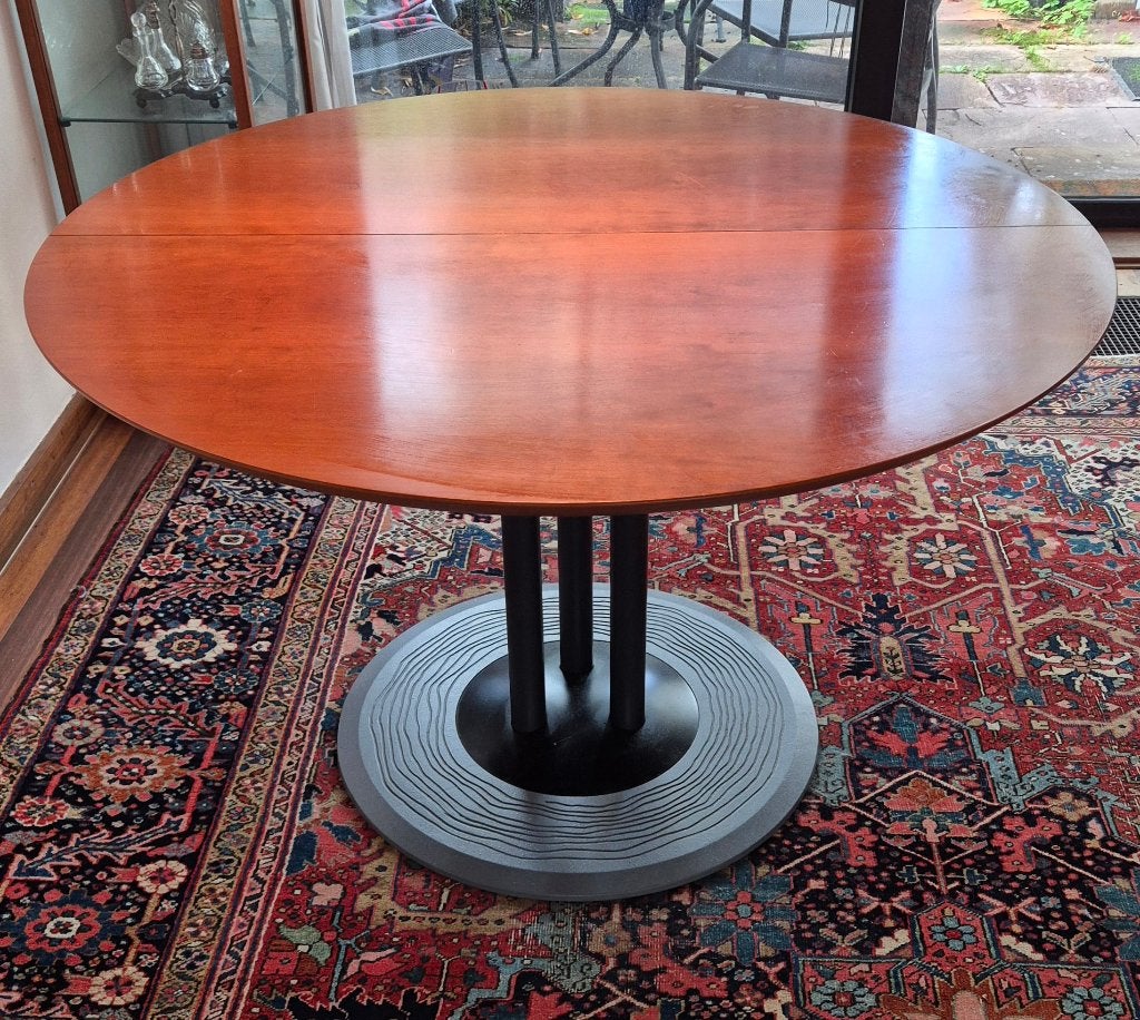 Design tafel Leolux kersenhout gemaakt in Nederland, Ophalen, 100 tot 150 cm, Rond, Zo goed als nieuw