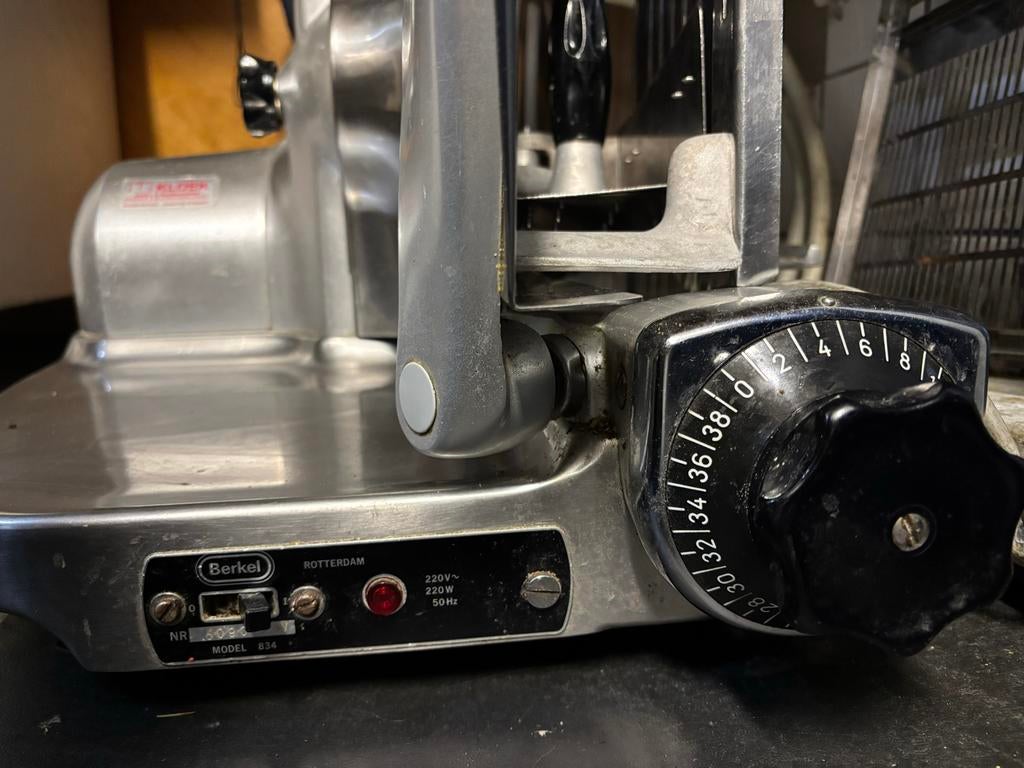 Berkel 834 professioneel Snijmachine, Ophalen, Gebruikt