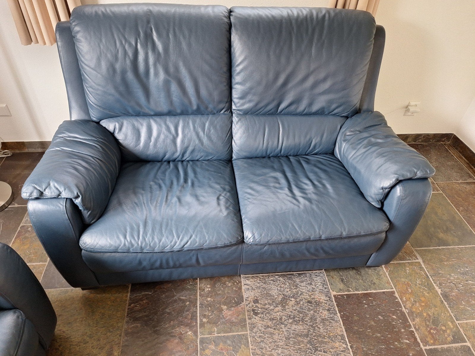 Comfortabele blauwe leren tweepersoonsbank, Ophalen, Gebruikt, 150 tot 200 cm, Tweepersoons
