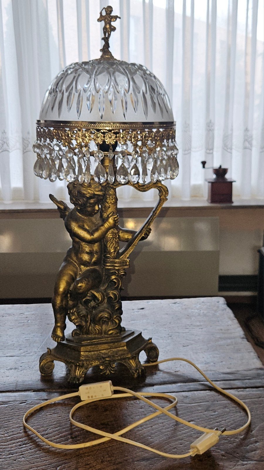 Antieke Lamp met Engel, Kristallen Kap en Details, Ophalen
