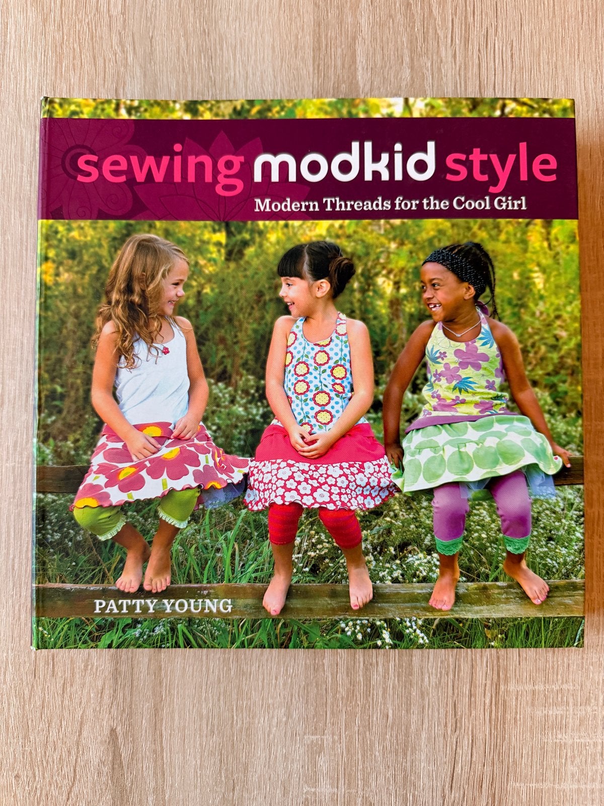Sewing modkid style van Patty Young, Boeken, Ophalen of Verzenden, Zo goed als nieuw, Borduren en Naaien, Geschikt voor kinderen
