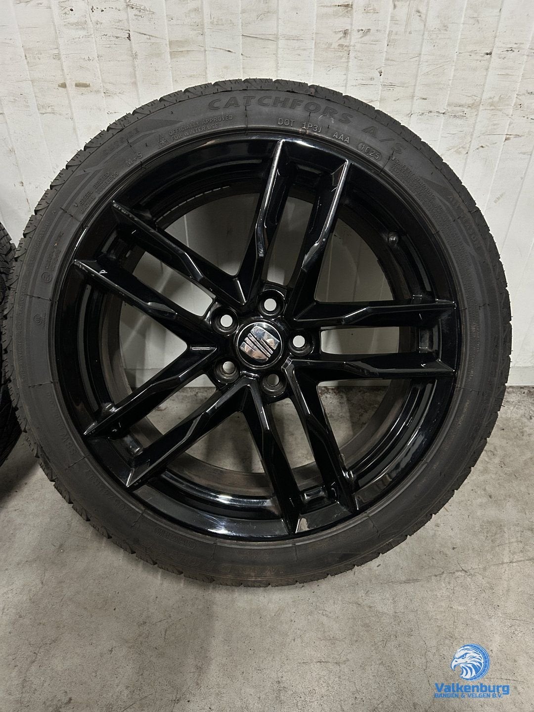 8mm! Originele Seat Ibiza 17 inch zwarte velgen 5x100 AllSea, Gebruikt, -, -, Banden en Velgen
