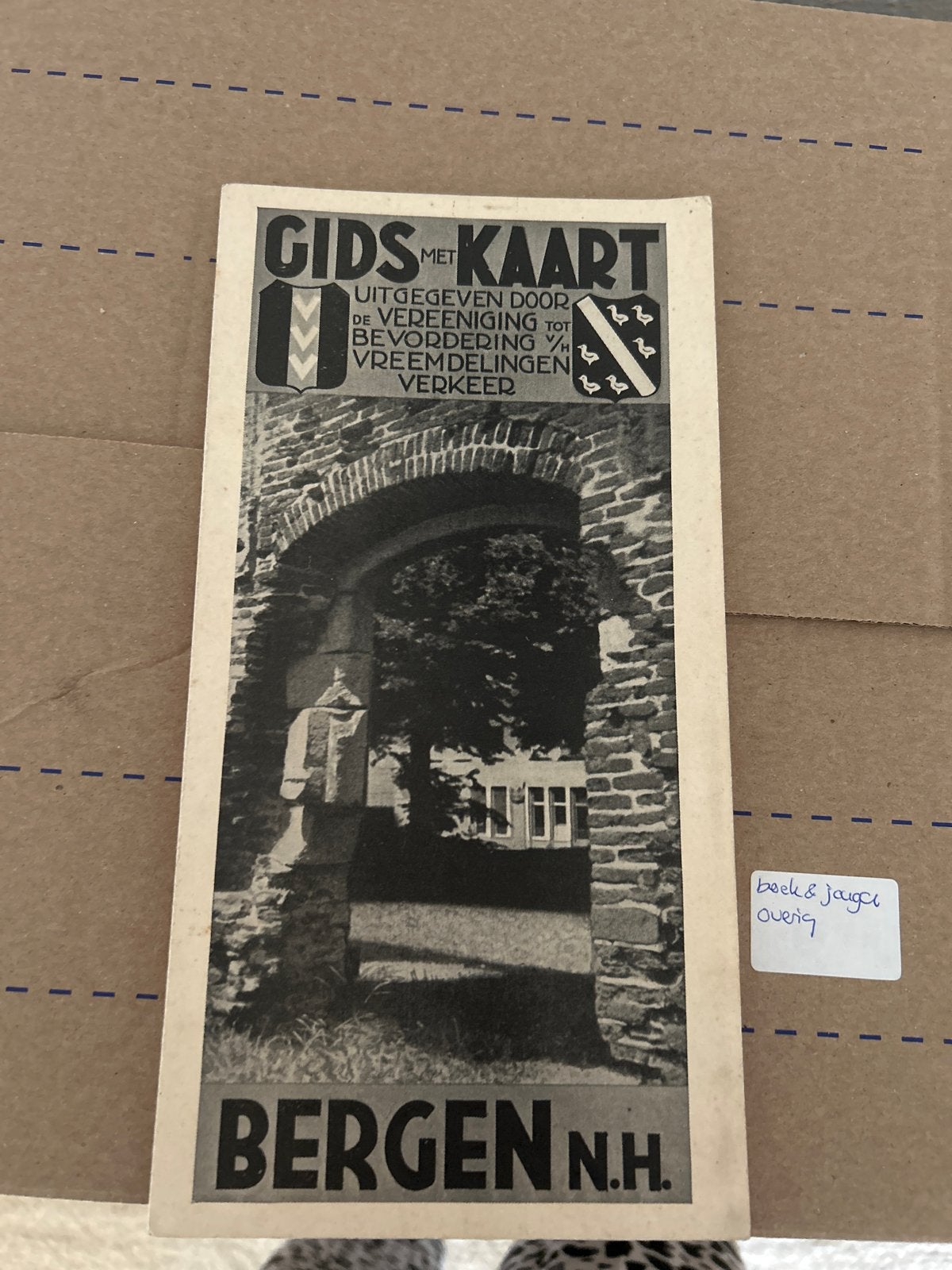 Antieke gids met plattegrond Bergen N.H. en Bergen aan Zee, Ophalen of Verzenden, Reisgids of -boek, Benelux, Gelezen