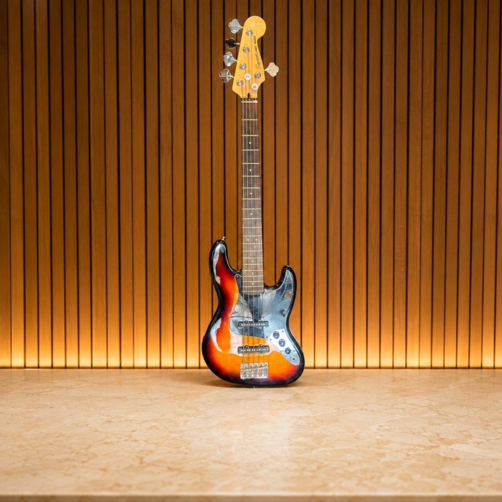 Squier Affinity Series Bass Basgitaar - In Nette Staat, Flex Ltd., Zo goed als nieuw, https://flex.com/contact-us, Nobelstraat 10, 5807 GA Oostrum LB, Limburg, Nederland