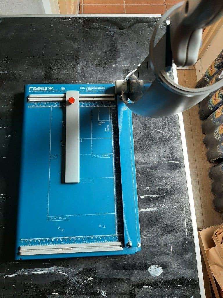 Dahle 561 A4 bordschaar snijmachine, Gebruikt, Geschikt voor karton, Verzenden, Metaal