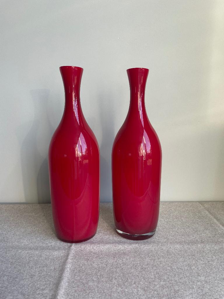 2 Vazen glas rood 39 cm, Ophalen of Verzenden, Minder dan 50 cm, Rood, Glas