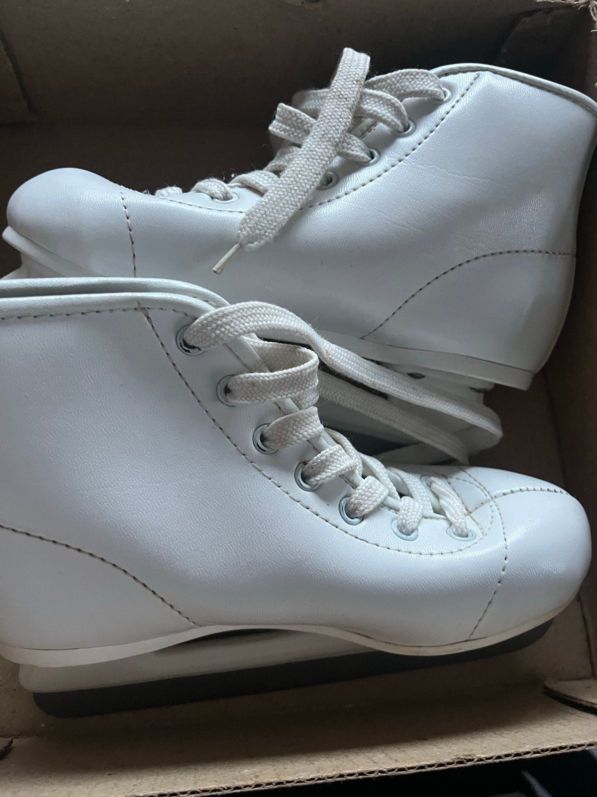 Witte kunstschaatsen - Maat 33 - Zo goed als nieuw, Sport en Fitness, Ophalen of Verzenden, Zo goed als nieuw, Kunstschaatsen