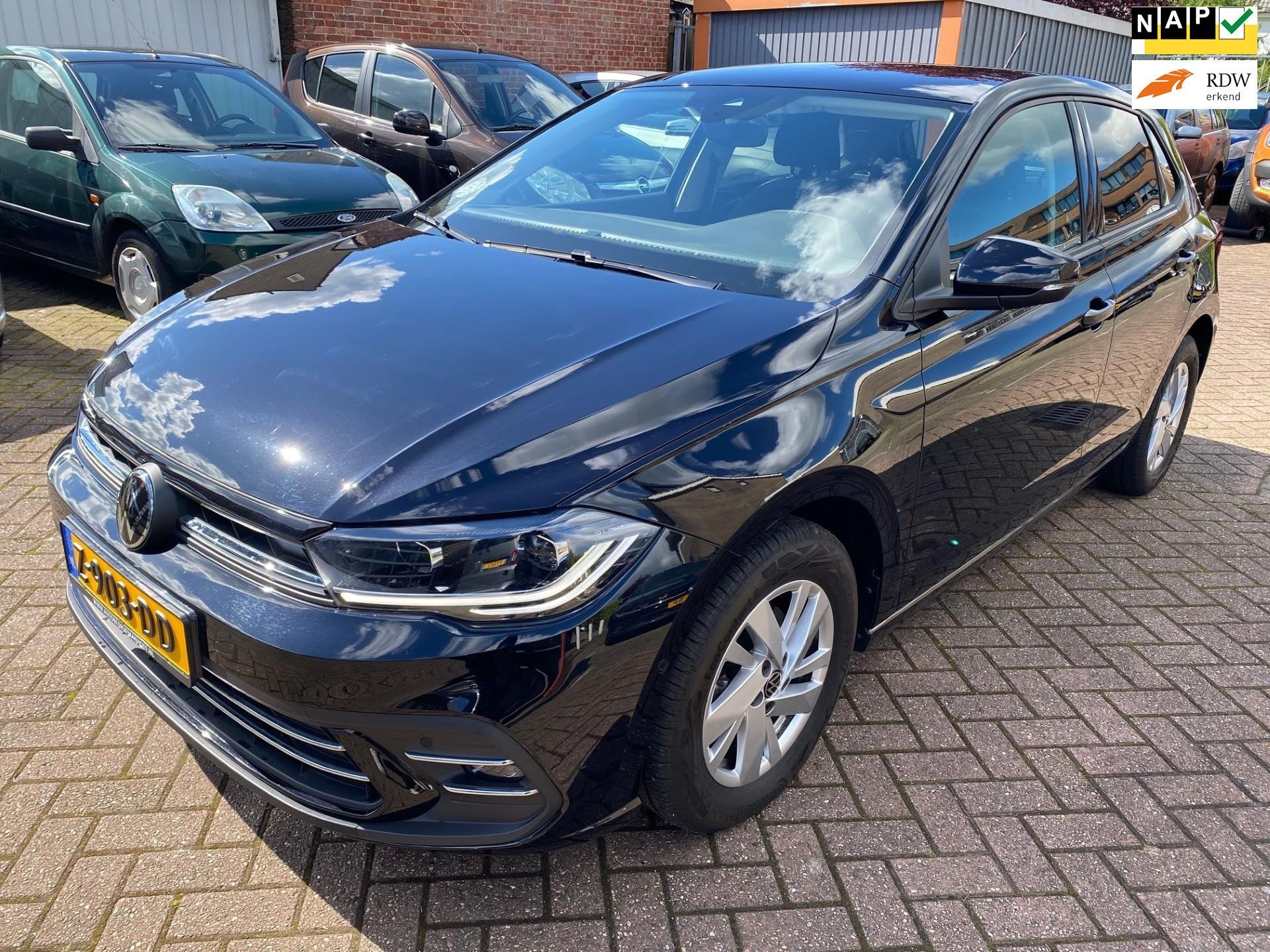 Volkswagen POLO 1.0 TSI / Automaat / Clima / Parkeersensoren, Auto's, Stof, Gebruikt, Automatische klimaatregeling, Zwart