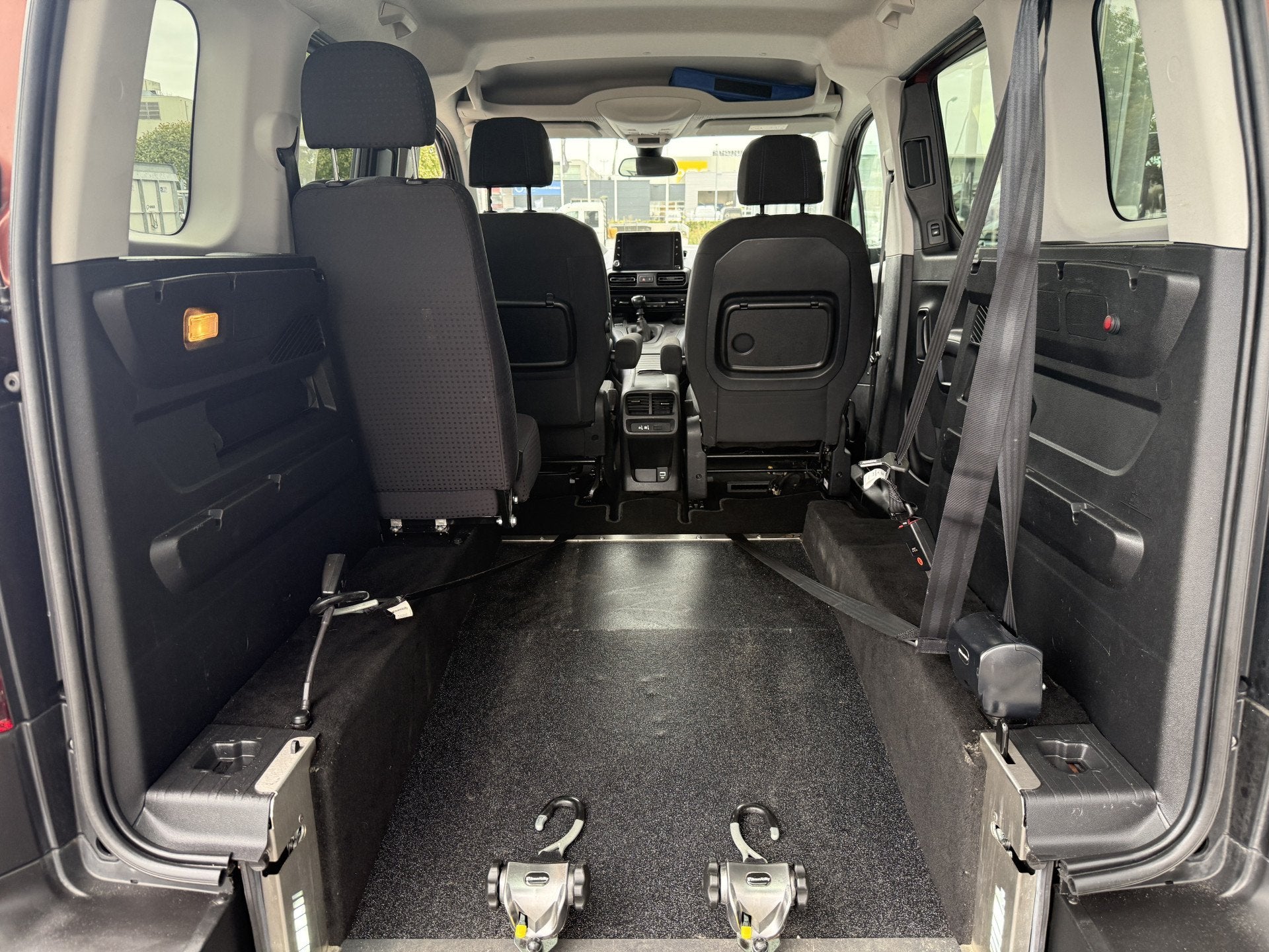 Peugeot Rifter 3+1 Rolstoelauto 1.2 Puretech Allure (Mooie r, Voorwielaandrijving, Stof, Gebruikt, 3 cilinders