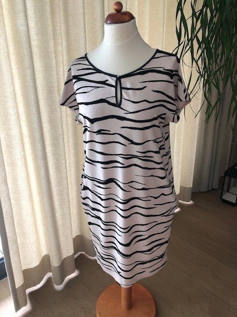 Marccain tijgerprint jurk • maat 5 (42/44) • nieuwstaat, Kleding | Dames, Verzenden, Zwart, Maat 42/44 (L), Zo goed als nieuw
