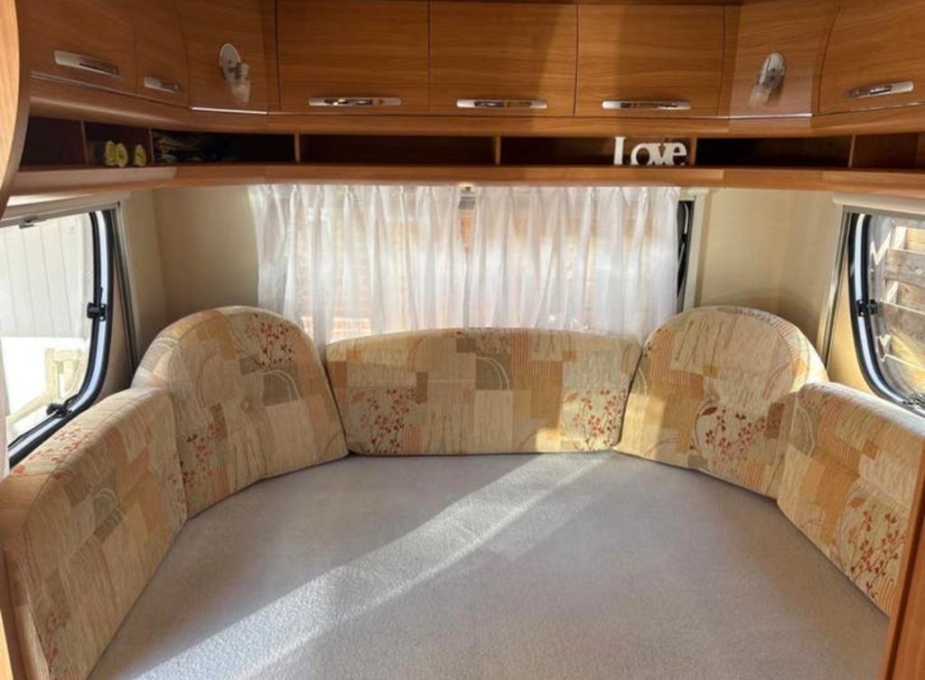 Rugkussens rondzit voor caravan of camper 2.10 meter breed, Caravans en Kamperen, Caravan accessoires, Ophalen, Gebruikt