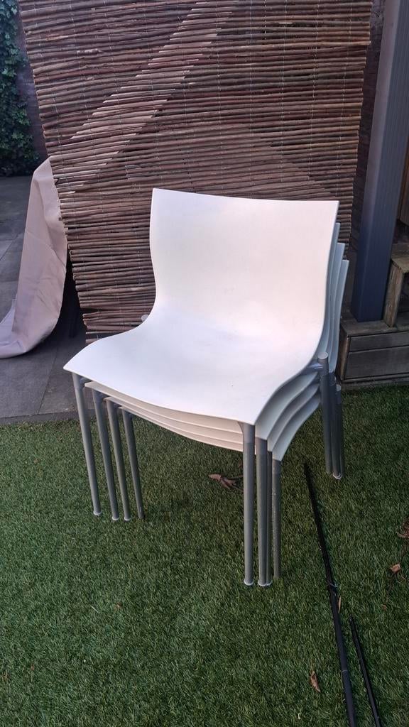 Gratis. Driade Lord Yo by Strack. Set van 4 witte stoelen, Huis en Inrichting, Modern, Stapelbaar, Gebruikt, Wit, Ophalen of Verzenden