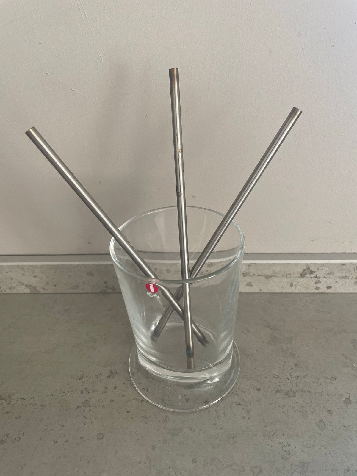 Iittala glazen beker met metalen rietjes, Ophalen of Verzenden
