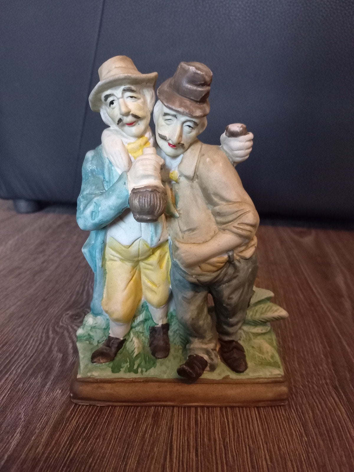 Vintage beeldje: Twee mannen met drankfles, ca. 20cm hoog, Verzamelen, Ophalen of Verzenden, Gebruikt, Mens