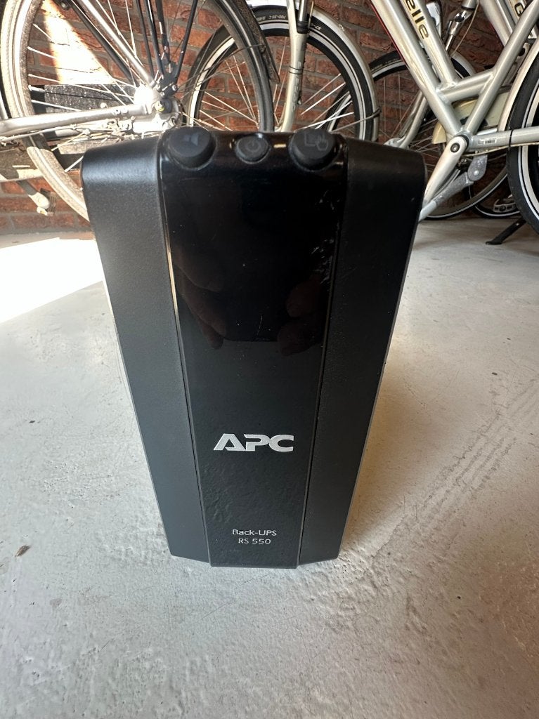 APC UPS RS 550, Computers en Software, Noodvoedingen (UPS), Ophalen, Gebruikt