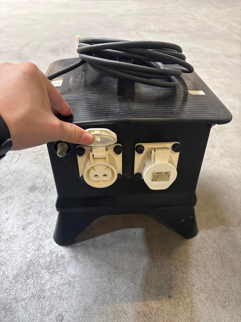 Keraf scheidingstrafo type 870, 16A-12, 42V, Doe-het-zelf en Verbouw, Elektra en Kabels, Ophalen of Verzenden, Gebruikt, Overige typen