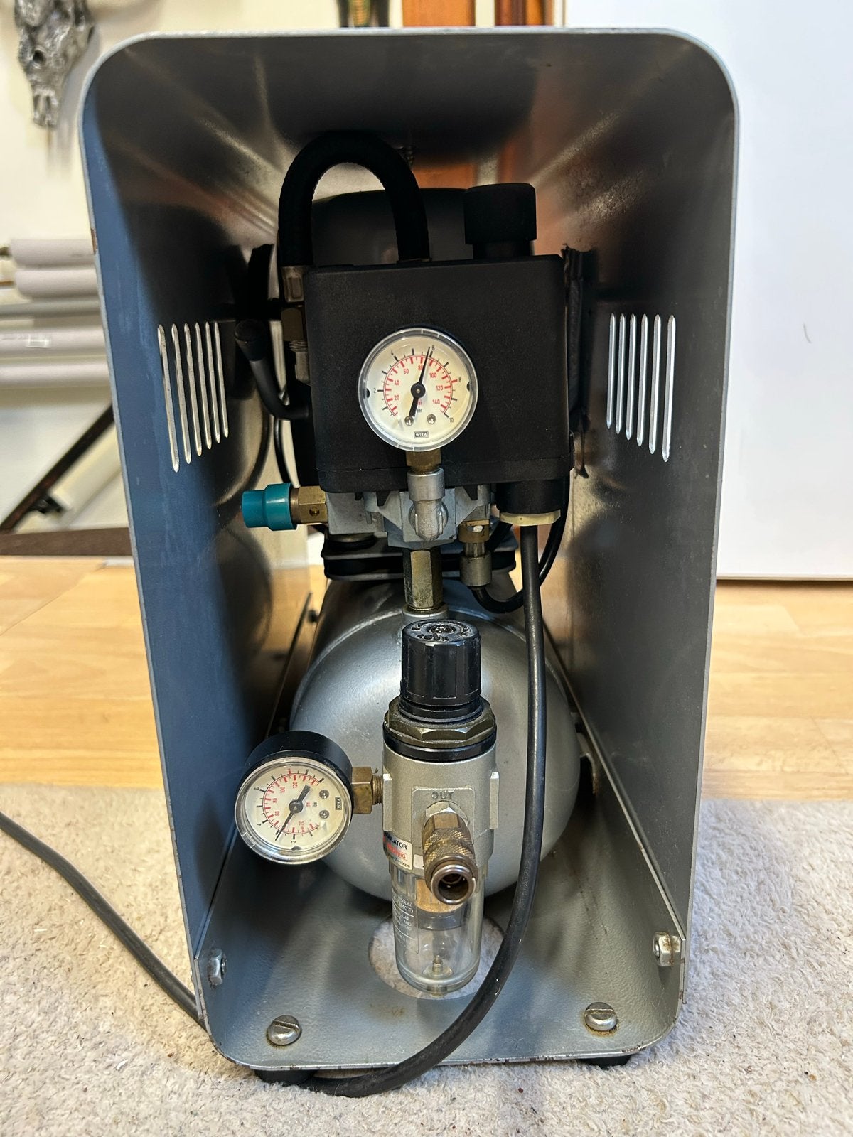 Stille compressor voor airbrush of kleine klusjes, Ophalen, Gebruikt