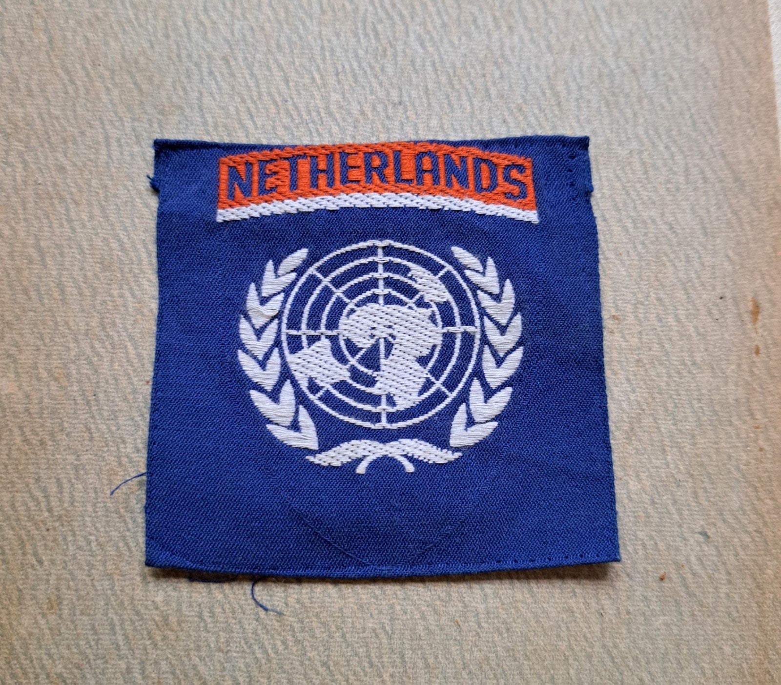 Mouw embleem UN Netherlands Libanon, Ophalen of Verzenden, Landmacht, Nederland, Embleem of Badge