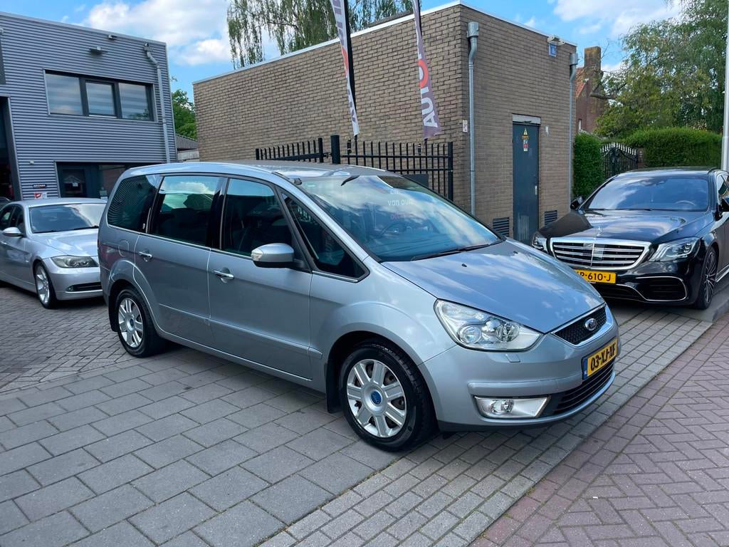 Ford Galaxy 2.0-16V Ghia 7Persoons Trekhaak Airco NAP APK, Auto's, Ford, Voorwielaandrijving, Gebruikt, Metallic lak, 7 stoelen