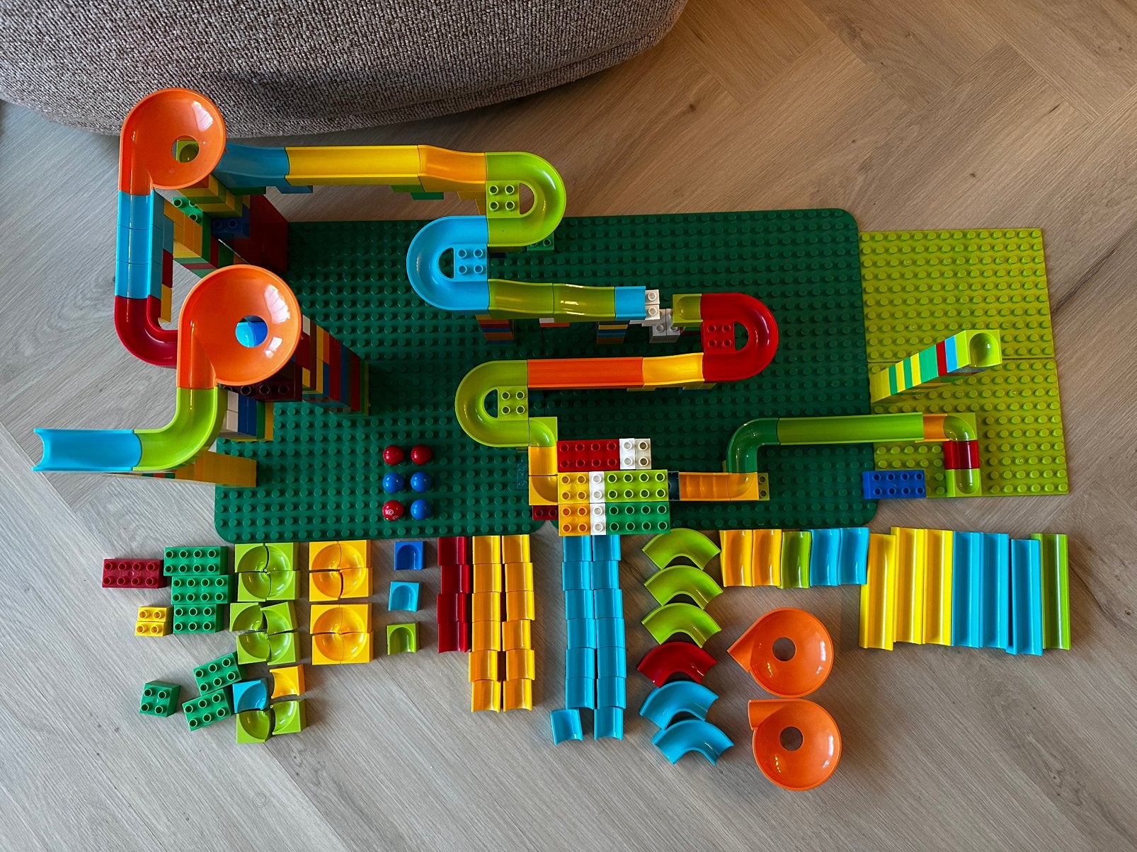 Hubelino/duplo knikkerbaan set ca 145 delig en 150 blokken, Ophalen of Verzenden, Zo goed als nieuw, Duplo