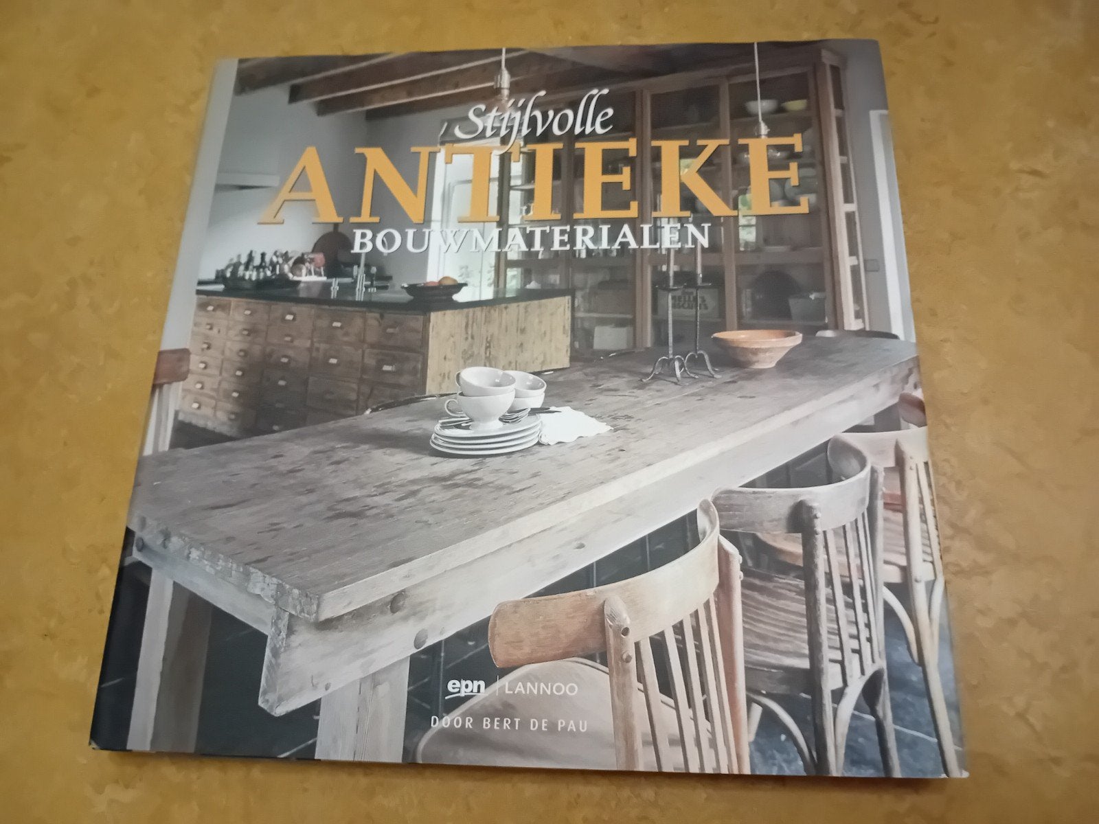 Stijlvolle Antieke Bouwmaterialen - Bert de Pau, Ophalen of Verzenden, Zo goed als nieuw, Architectuur algemeen, Bert de Pau