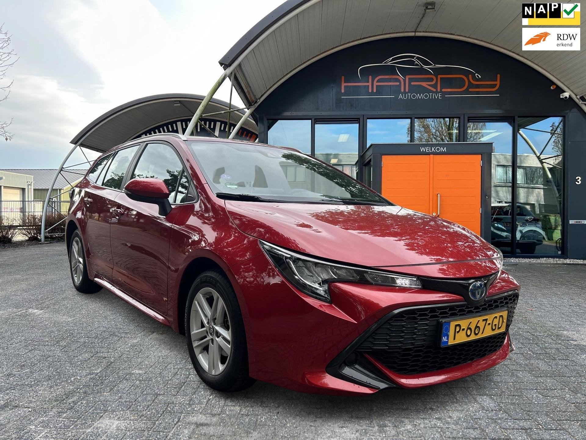 Toyota Corolla Touring Sports 1.8 Hybrid Business Apple Carp