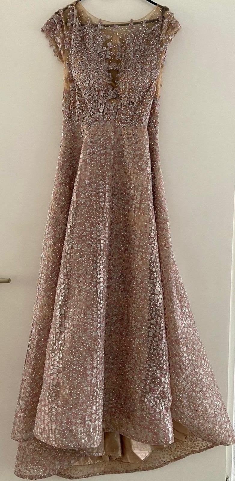 Elegante Galajurk met Roze en Zilveren Borduurdetails, Ophalen of Verzenden, Zo goed als nieuw