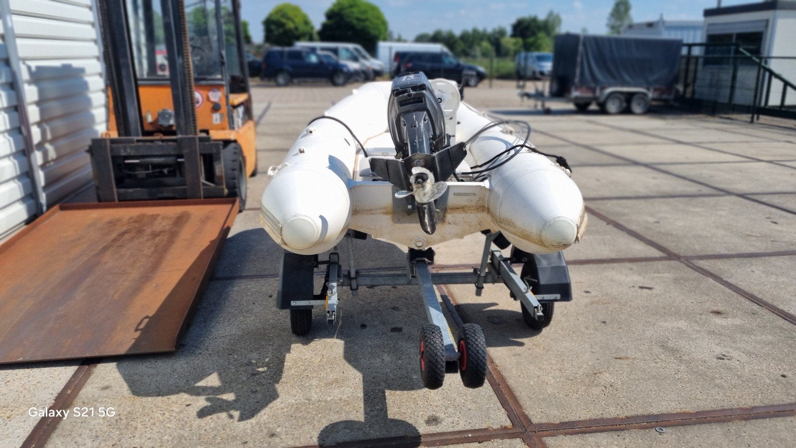 Tekoop rubberboot met motor en trailer ., Eén persoon