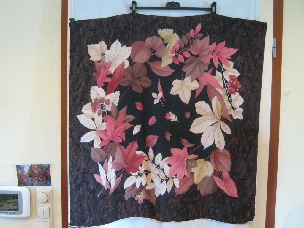Leonard Paris grote twill zijden sjaal, bladermotief, 90x90, Verzenden, Maat 46/48 (XL) of groter, LEONARD PARIS, Zo goed als nieuw