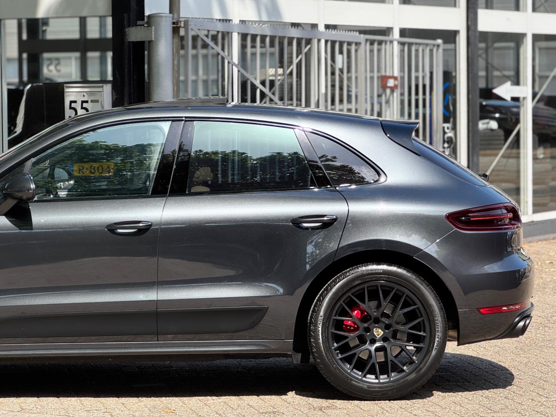 Foto 14 van Porsche Macan 3.0 GTS Burmester ACC Pano Cognac L Chrono Vol