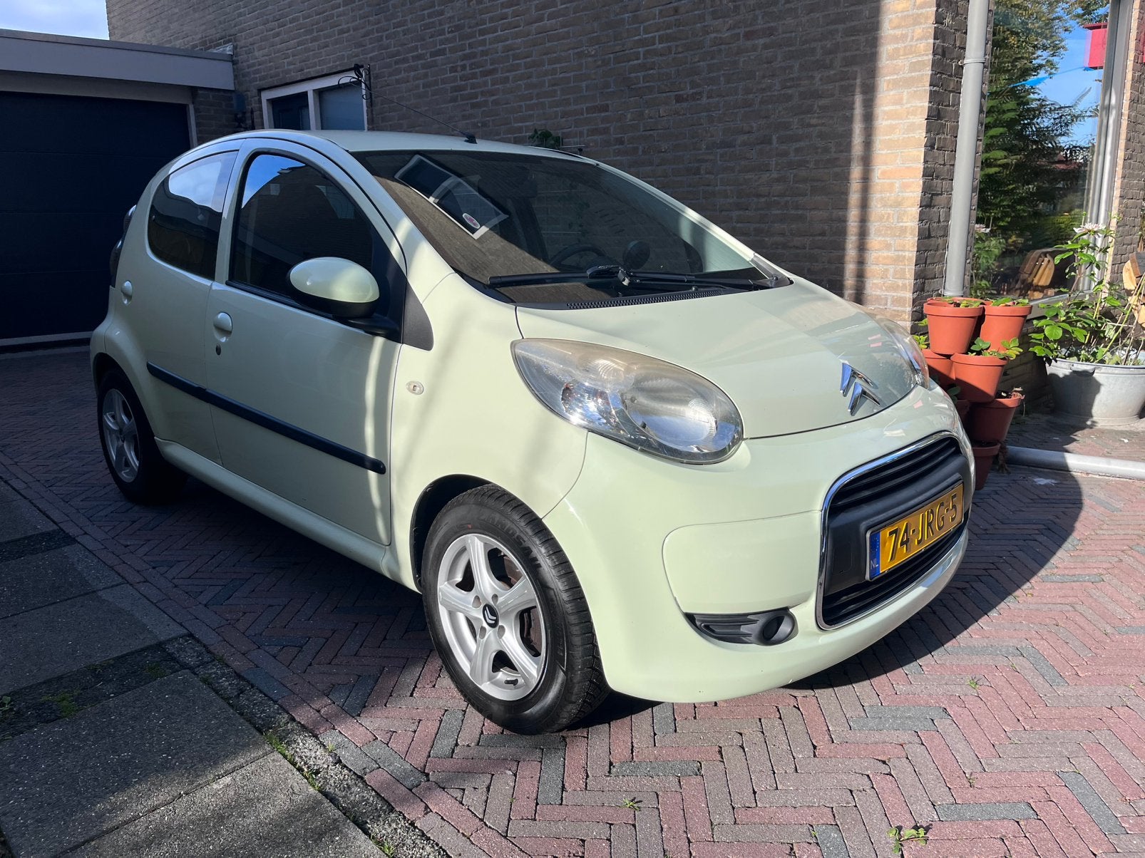 Citroën C1 1.0 5-DRS 2009 airco, 4 zgan banden. Lichtgeel, Voorwielaandrijving, Stof, Zwart, Overige kleuren