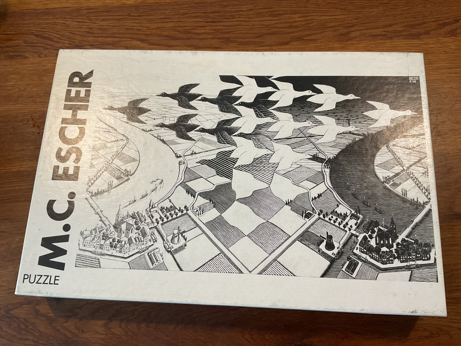 Te koop puzzle van M. C. Escher, Dag en Nacht, 1000 stukjes, Ophalen of Verzenden, 500 t/m 1500 stukjes, Gebruikt, Legpuzzel