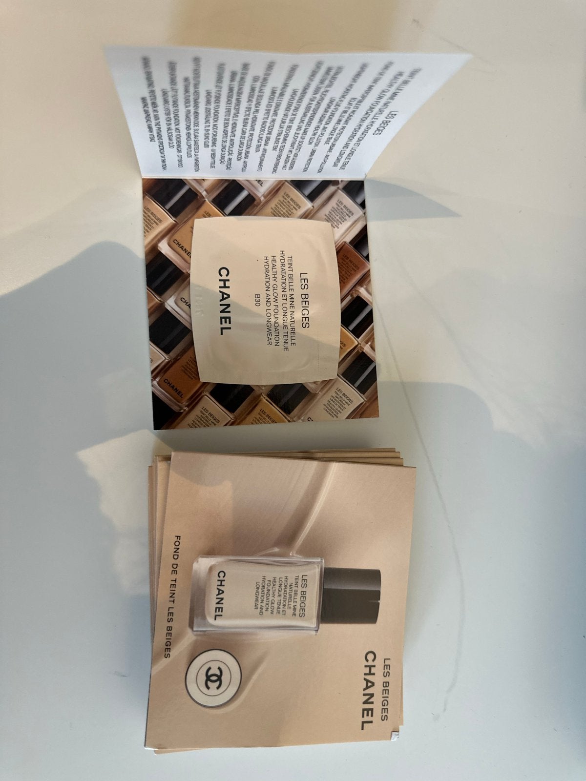 Chanel Les Beiges Healthy Glow Foundation B30 - 11 stuks, Gehele gezicht, Beige, Nieuw, Ophalen of Verzenden