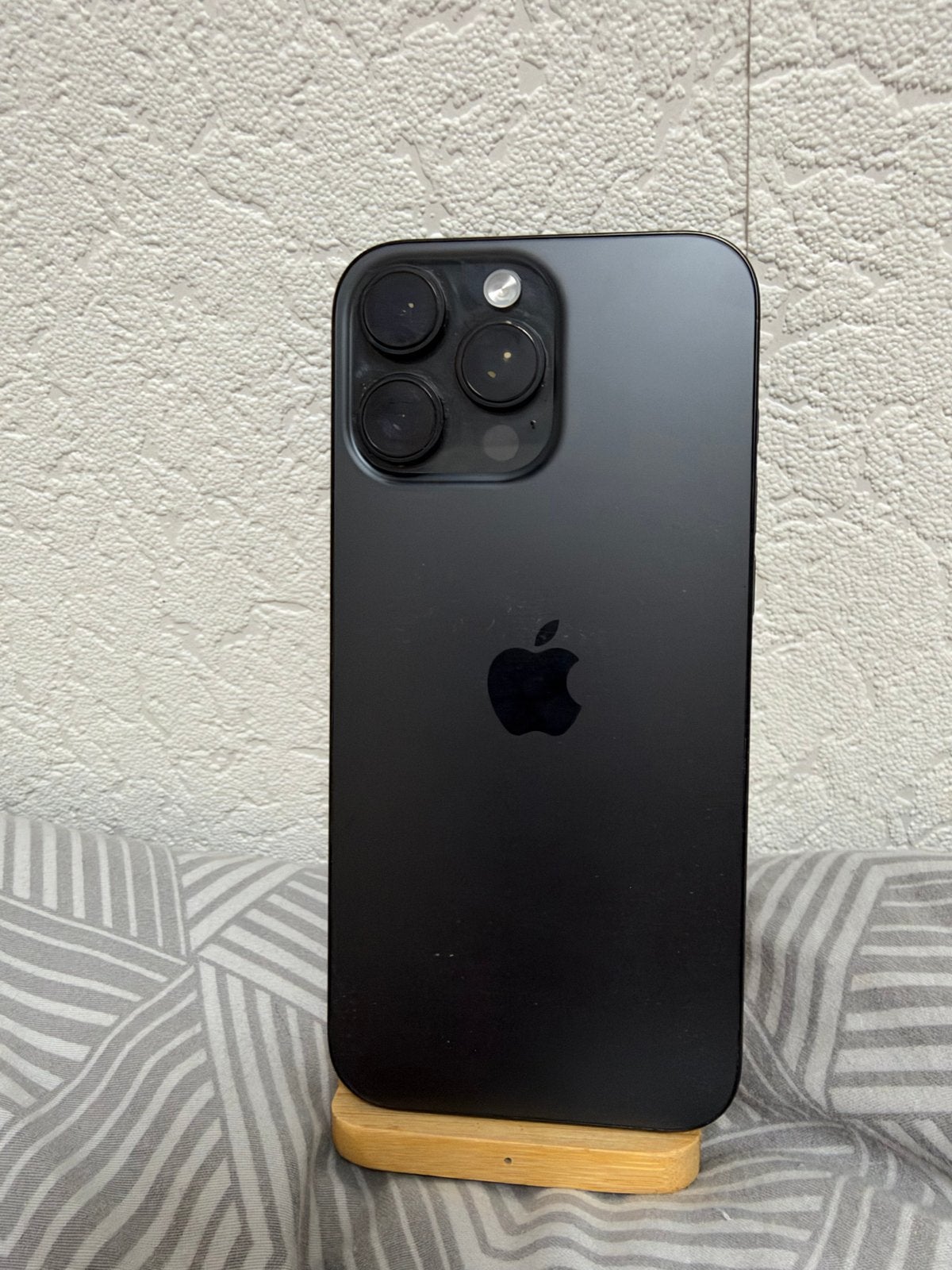 Foto 4 van iPhone 16 Pro Max 256GB Black Titanium