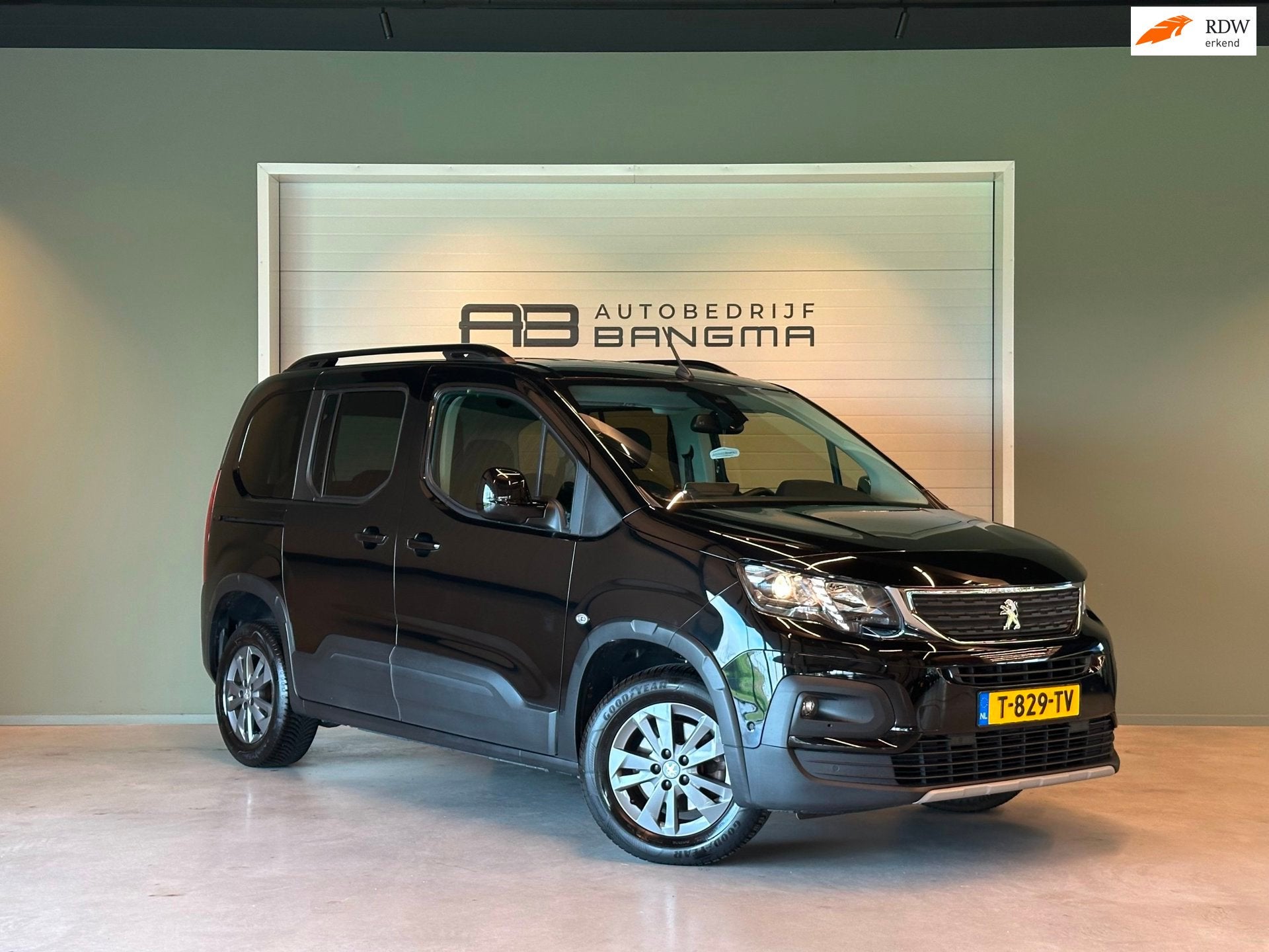 Peugeot Rifter 1.2 Puretech AUTOMAAT ALLURE|NAVIGATIE+CAMERA, Auto's, Dealer onderhouden, Stof, Gebruikt, 1199 cc