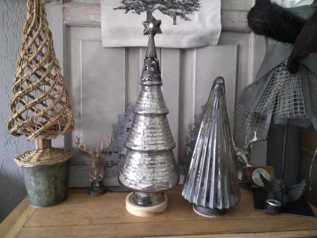 2 Glazen kerstbomen waarvan 1 armeluis Braxton, Ophalen