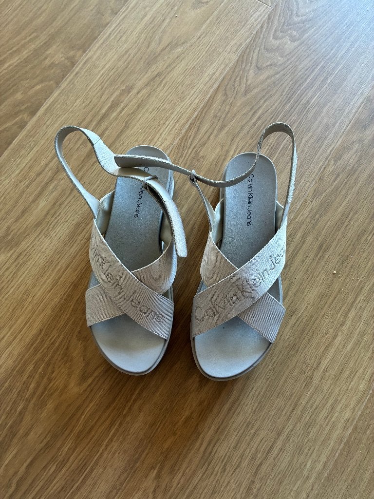 Calvin Klein sandalen, Ophalen, Zo goed als nieuw, Beige, Sandalen of Muiltjes
